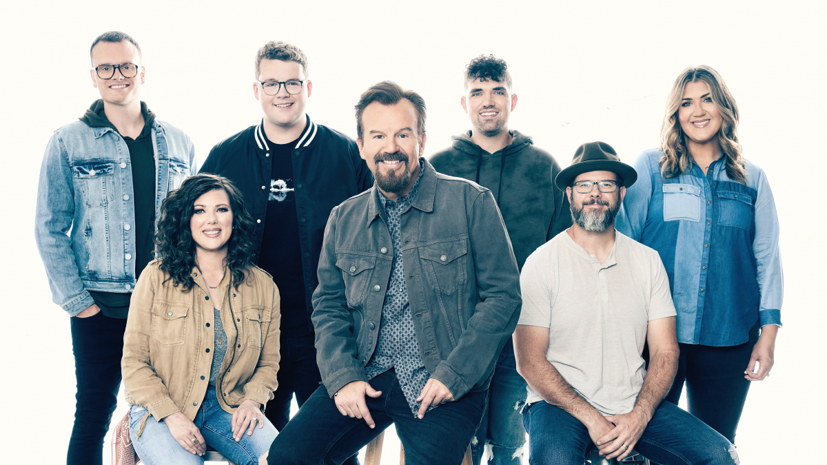 A chat with Mark Hall from Casting Crowns! 100.7 KGBI